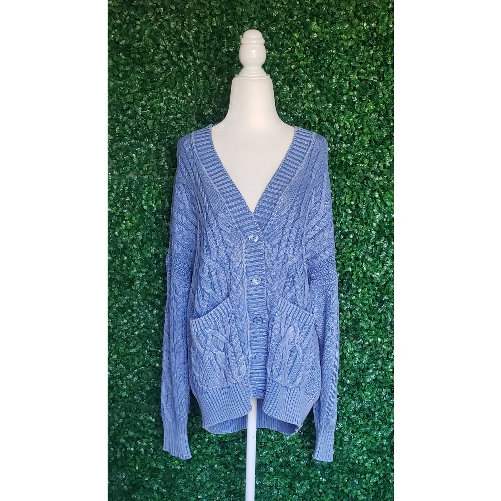 42. J.Crew Cable-knit V-neck cardigan sweater - Picture 5 of 10